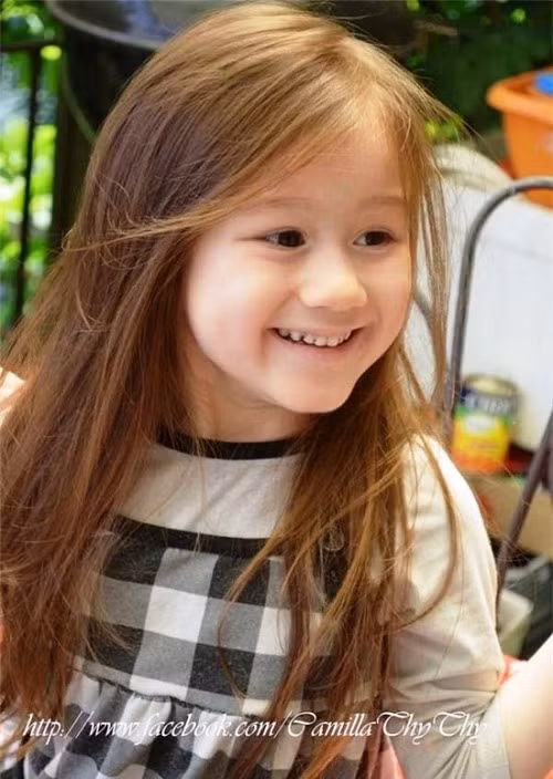 Cô bé sinh năm 2007 này còn có hẳn trang cá nhân riêng với số lượng người theo dõi cao không kém hot girl.