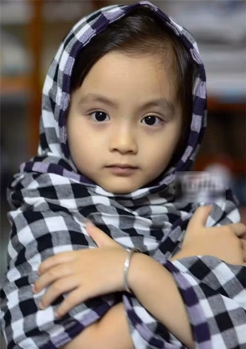 Không chỉ có gương mặt ăn ảnh và biết cách diễn xuất trước ống kính, Bảo Thư còn bộc lộ khiếu khác như: múa hát, hội họa.