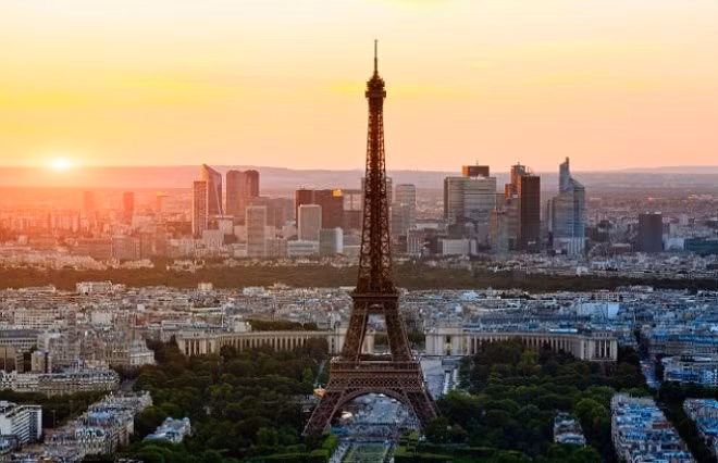 Kinh đô ánh sáng Paris là địa danh tiếp theo được các facebooker thường xuyên lựa chọn để check-in.