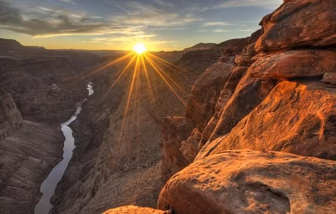 Khe vực nguy hiểm Grand Canyon.