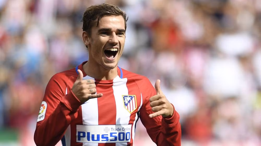 Griezmann đòi đến M.U: Theo thông tin chuyển nhượng bóng đá mới nhất từ tờ AS, trích đoạn trong tự truyện mới của Griezmann trong đó anh tiết lộ đã từ chối đề nghị từ Barca, PSG và Tottenham đồng thời cho biết mong muốn của anh là tới Old Trafford.