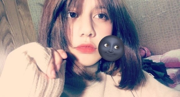 Tuy nhiên, Ebra Lê vẫn chưa nhận lời bất cứ một "tay máy" nào bởi lý do nữ sinh 10X này muốn tập trung tối đa cho việc học và đặc biệt là kì thi tốt nghiệp THPT và Đại học sắp tới.