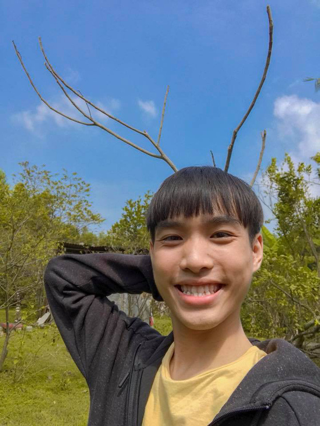 Nhiều người nhận xét rằng chưa cần anh chàng này mở miệng, chỉ cần nhìn mặt thôi là đã phải bật cười.