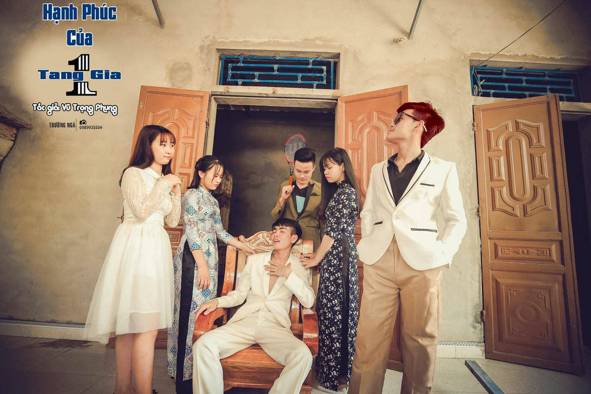 Đã có rất nhiều những ý tưởng sáng tạo được các bạn trẻ hiện thực hóa qua những bức ảnh lưu lại kỉ niệm thời học sinh của mình và mới nhất bộ ảnh kỷ yếu của các bạn học sinh 12A6 trường THPT Lê Hoàn (huyện Thọ Xuân, tỉnh Thanh Hóa) đã gây tiếng vang trên MXH về sự độc-lạ nhưng bổ ích với người xem. Đã có rất nhiều những ý tưởng sáng tạo được các bạn trẻ hiện thực hóa qua những bức ảnh lưu lại kỉ niệm thời học sinh của mình và mới nhất bộ ảnh kỷ yếu của các bạn học sinh 12A6 trường THPT Lê Hoàn (huyện Thọ Xuân, tỉnh Thanh Hóa) đã gây tiếng vang trên MXH về sự độc-lạ nhưng bổ ích với người xem.