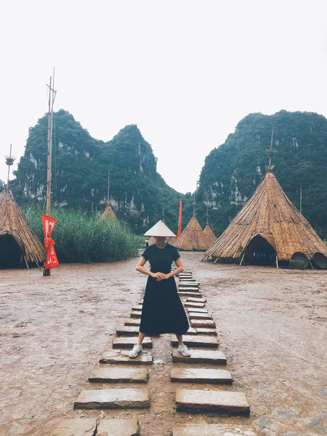 Hồng Ngọc khẳng định, những bức ảnh của mình không có ý định tạo nên xu hướng mà chỉ đơn giản bất chợt nảy lên ý tưởng này nhưng bộ ảnh thanh xuân check-in cùng nón lá nhưng nó đã trở thành cảm hứng của không ít bạn trẻ.