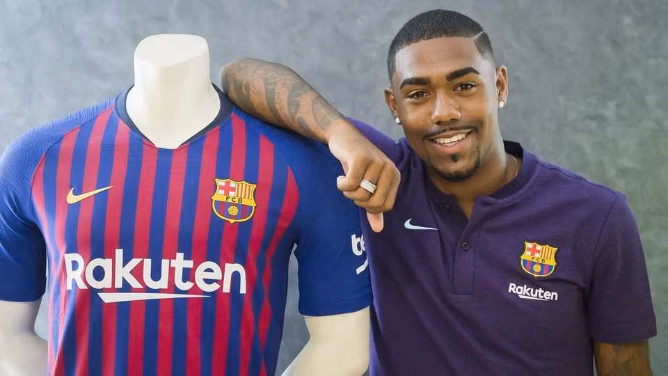 Nguồn tin từ Goal tiết lộ, Dalian Yifang và Shanghai SIPG đã bày tỏ ý định chiêu mộ Malcom của Barcelona. Để có được chữ ký của Malcom, 2 CLB này phải chi it nhất số tiền 50 triệu euro.