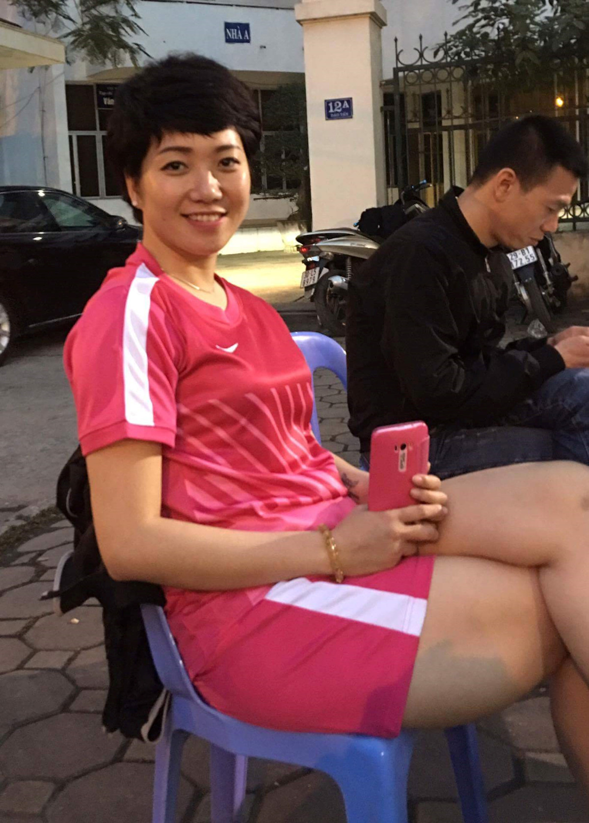 Sự nghiệp thể thao huy hoàng là vậy nhưng cuộc sống riêng của Huyền Trang lại phải đối mặt với rất nhiều bất trắc. Trang lập gia đình năm 2007 và tạm hoãn việc tập luyện, thi đấu để dồn sức chăm lo cho gia đình. Lần lượt nhà cựu vô địch đá cầu thế giới sinh hạ hai con nhưng thiếu may mắn khi không giữ được hạnh phúc gia đình do những bất đồng không thể giải quyết với người chồng.