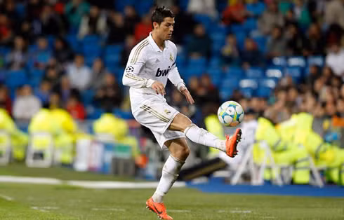 CR7 đã ghi 16 bàn tại Champions League mùa này. Ronaldo cũng đang giữ kỷ lục ghi nhiều bàn nhất tại Champions League khi có 17 bàn ở mùa giải 2013/14.