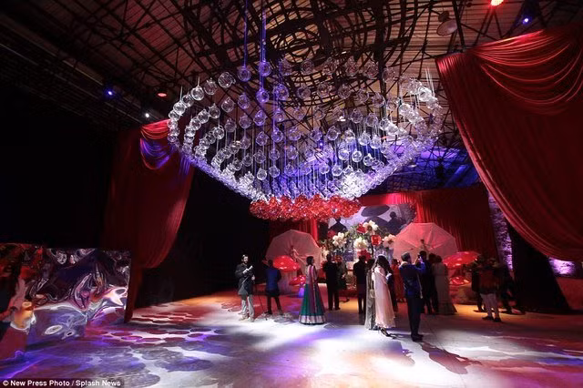 Cặp đôi tổ chức đám cưới ở thành phố Florence với chi phí lên tới 480 tỉ đồng.