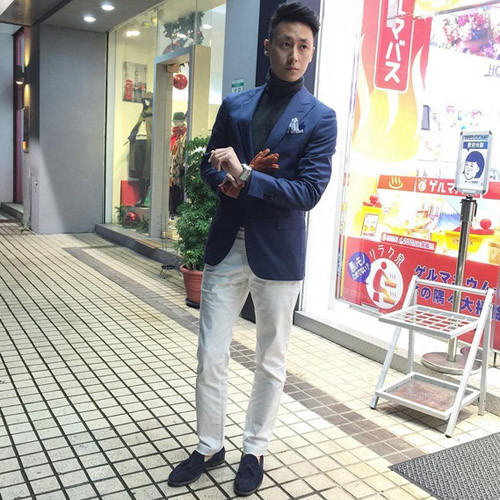 VJ Rocker Nguyễn (Nguyễn Trần Hưng Long) là một VJ 9X năng động, trẻ trung và cá tính. Anh chàng từng bị cư dân mạng đồn đoán là bạn trai tin đồn của ca sĩ Văn Mai Hương ít hoạt động Instagram nên chỉ có 56.000 người theo dõi và có tổng cộng 175.000 lượt thích.