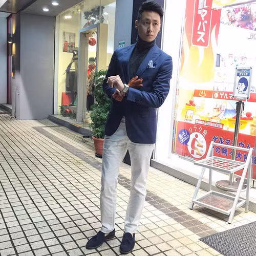 VJ Rocker Nguyễn (Nguyễn Trần Hưng Long) là một VJ 9X năng động, trẻ trung và cá tính. Anh chàng từng bị cư dân mạng đồn đoán là bạn trai tin đồn của ca sĩ Văn Mai Hương ít hoạt động Instagram nên chỉ có 56.000 người theo dõi và có tổng cộng 175.000 lượt thích.