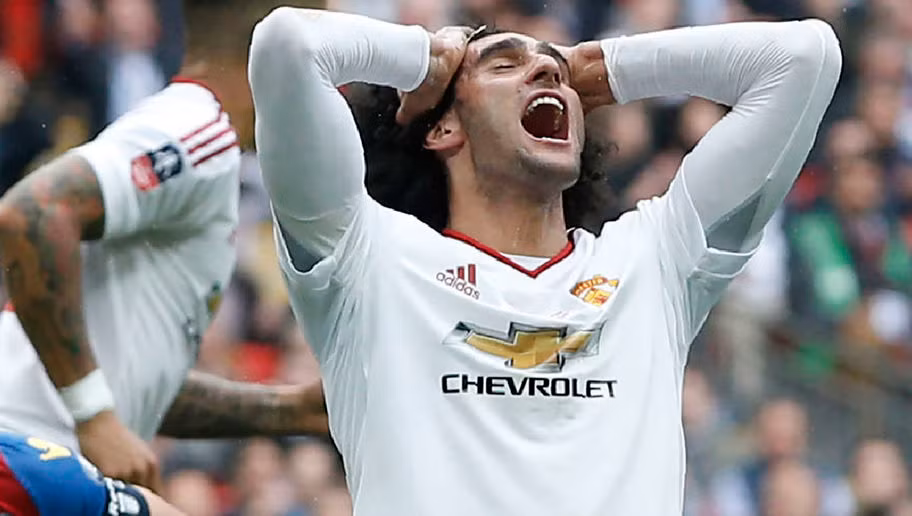 Mờ nhạt, chậm chạp và kém hiệu quả là những gì mà các CĐV Manchester United miêu tả về Marouane Fellaini. Cựu cầu thủ của Everton là người xứng đáng phải ra đi nhất trong đội hình của Mourinho mùa hè này.