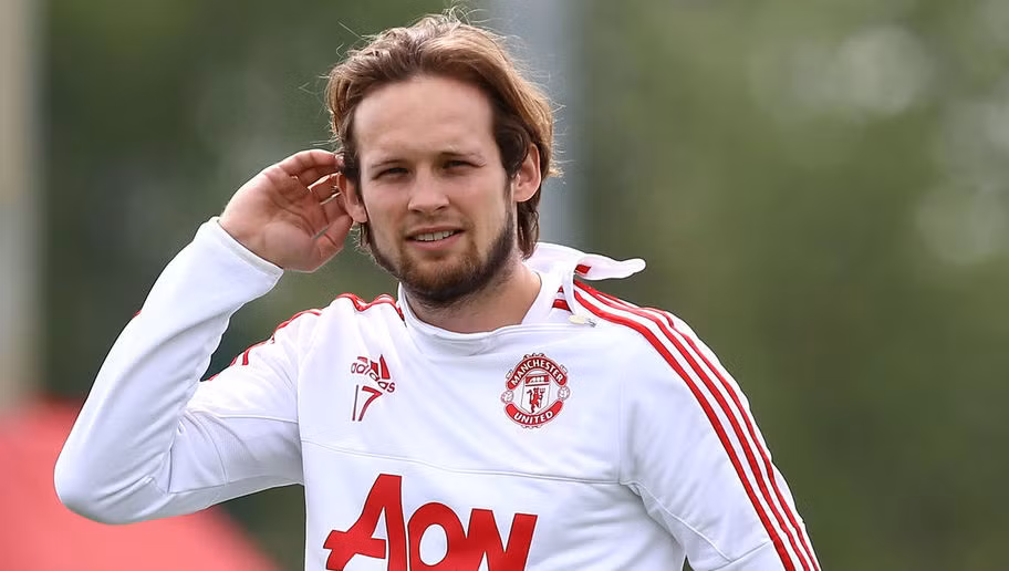 Daley Blind cũng lọt vào top những ngôi sao bị báo động tại sân Old Trafford, cầu thủ người Hà Lan mang đến cho NHM sự lo lắng với phong độ thất thường.