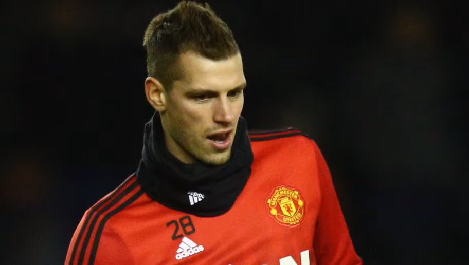 Morgan Schneiderlin là cầu thủ được Manchester United mang về với hy vọng kế nghiệp được lão tướng Michael Carrick. Nhưng điều mà cầu thủ người Pháp để lại đó là sự non kém.