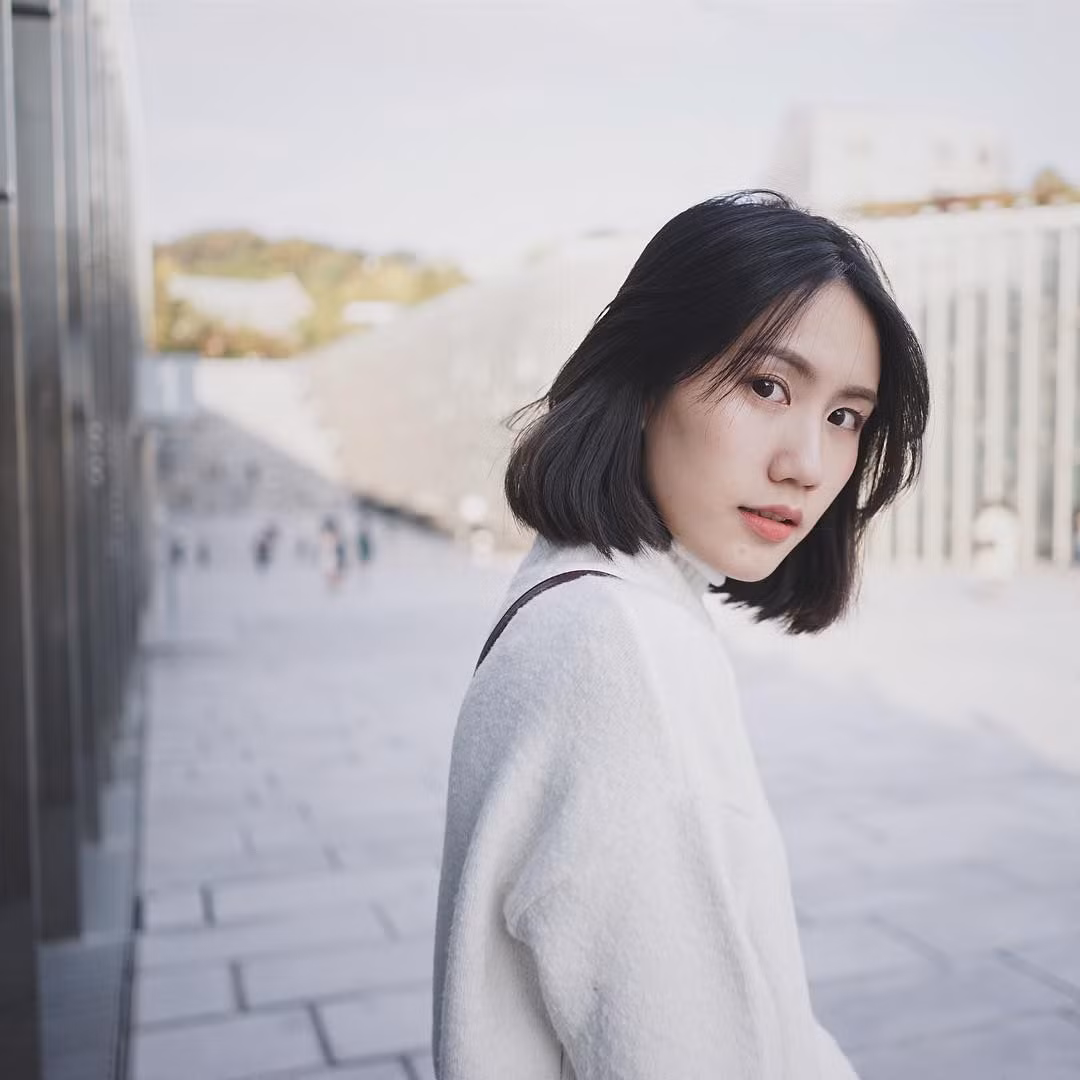 Hiện trang cá nhân của Mayy R có hơn 1,2 triệu lượt theo dõi và trở thành một trong những hot girl đình đám tại Thái Lan.