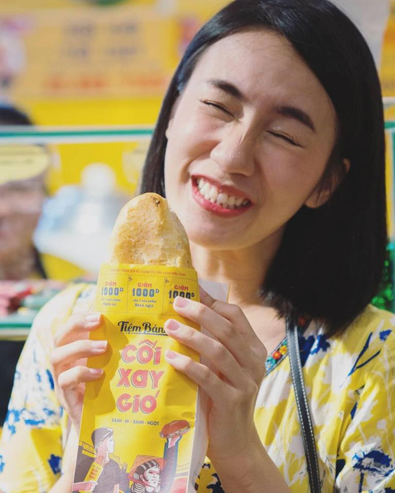 Không chỉ xinh đẹp, Mayy R còn là một beauty blogger được nhiều bạn trẻ yêu mến, trong đó, có cả giới trẻ Việt Nam.