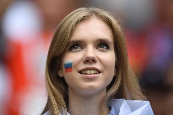 Cùng ngắm nhìn những hình ảnh của các hot girl World Cup có mặt trên khán đài khiến bao cánh mày râu phải liêu xiêu.