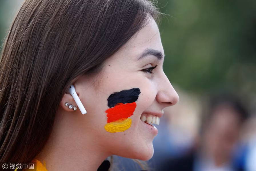 CĐV của Đức đã trải qua đủ các cung bậc cảm xúc suốt trận đấu khi đội tuyển bất ngờ lật ngược tình thế ở phút 95 ở trận đấu với Thụy Điển.