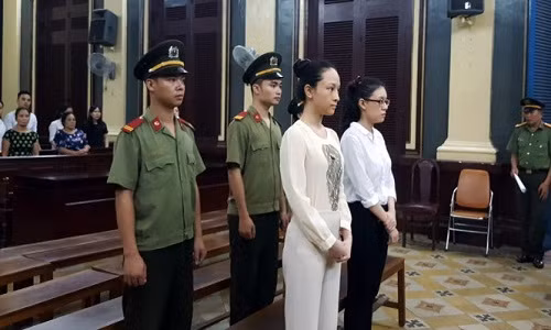 Vu Hoa hau Phuong Nga ong My to nguoi phat tan tai lieu