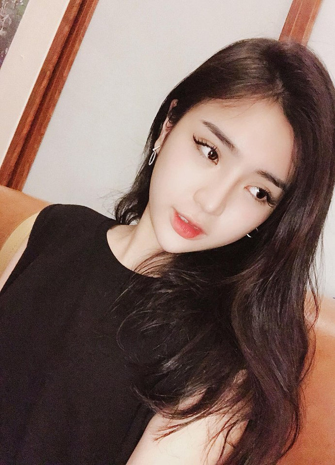 Cô bạn 19 tuổi này cũng tiết lộ thêm là hiện tại, cô nàng vẫn còn độc thân và đây là cơ hội để cho nhiều cánh mày râu có thể "tấn công".