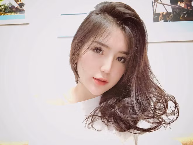 Được biết, cô bạn có tên là Vũ Thị Thùy Dương, sinh năm 1999. Thùy Dương đến từ Hải Dương và hiện đang là người mẫu tự do tại Hà Nội.