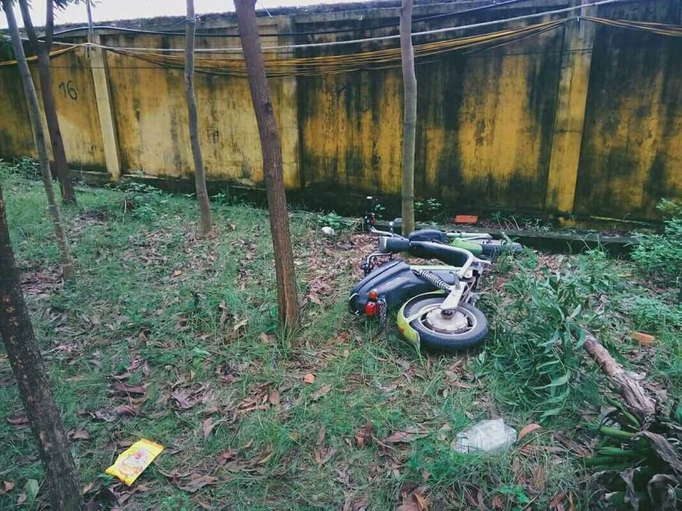 Chắc hẳn khi đi học, không ít lần các bạn đã phải toát mồ hôi hột khi ra bãi xe của trường mà không thấy hình dáng thân quen của chiếc "siêu xe" của mình.