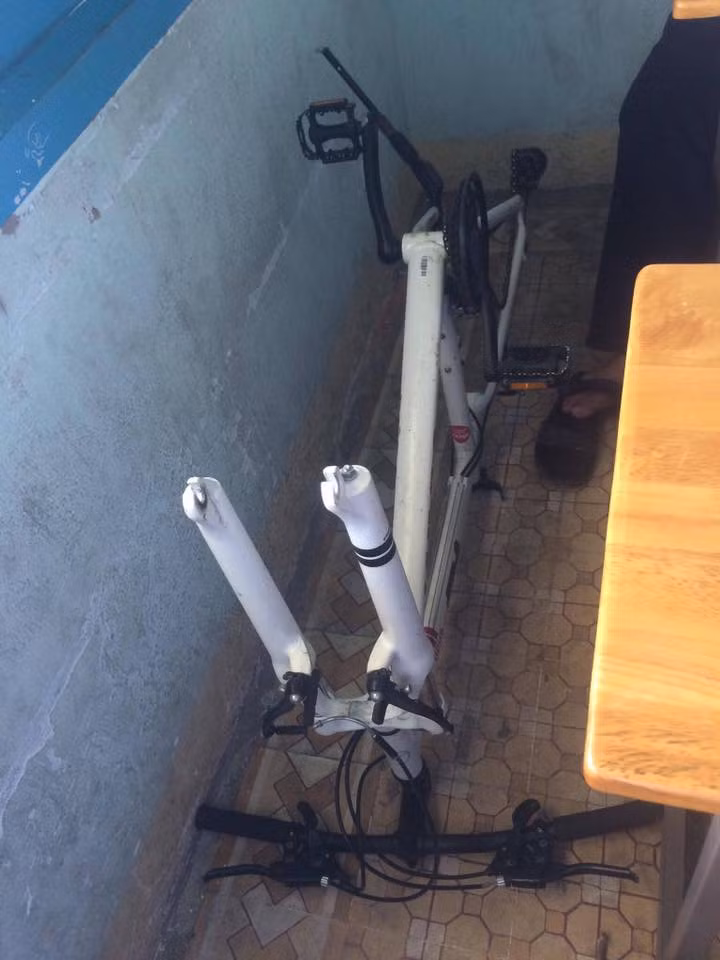 Đây là những trò nghịch của những đứa bạn cùng lớp mà khiến chủ nhân của những chiếc xe đạp phát điên.