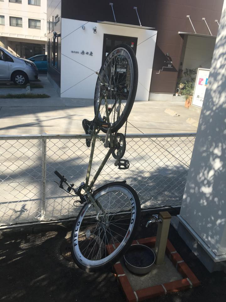 Cùng xem những trò nghịch quái đản của các học sinh với những chiếc xe đạp.