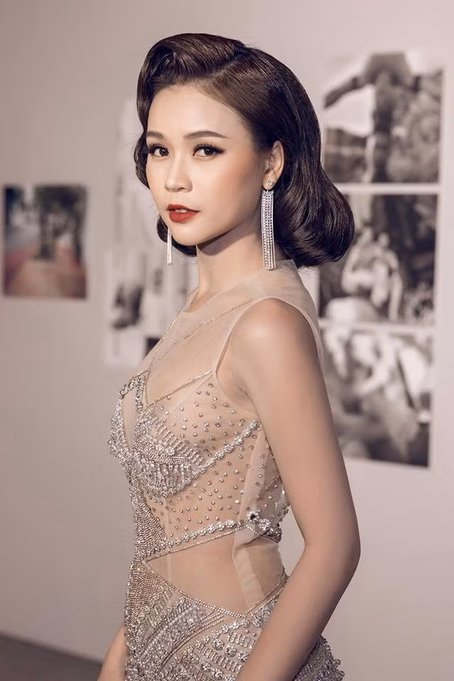 Sam từng vướng tin đồn tình cảm với Trường Giang khi cả hai có dịp đóng chung trong phim Tết "Siêu sao siêu ngố".