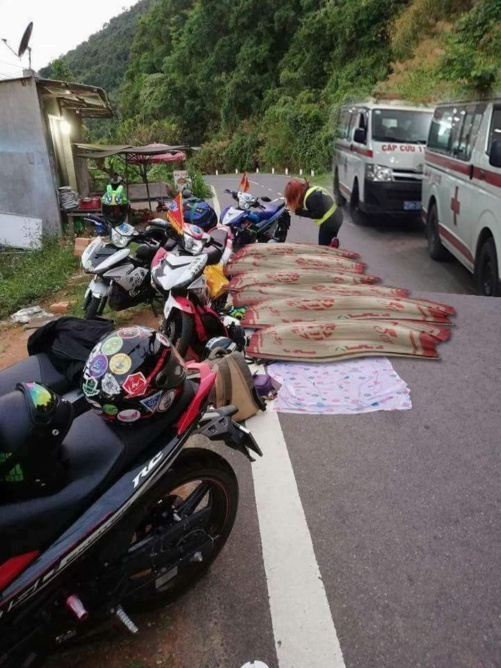 Quay trở lại với bức ảnh của nhóm phượt Đà Lạt vừa qua gây bức xúc trong cộng đồng mạng, các dân mạng còn chế ảnh những vụ tai nạn tang thương để dằn mặt nhóm phượt thủ này.