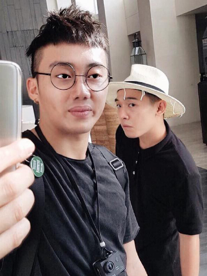 Khi lần đầu thấy Ginô Tống, hẳn nhiều người sẽ nghĩ rằng đây là một chàng trai lạnh lùng, sang chảnh và khó tiếp cận. Tuy nhiên thật ra Ginô lại cực kì "lầy" và không sợ mất hình tượng chút nào.