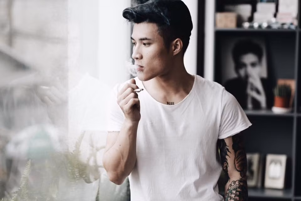 Tên tuổi của Chunhack bắt đầu được nhiều người chú ý tới khi tác phẩm của anh thực hiện cho những người nổi tiếng như Kelbin Lei hay Hoàng Ku được đăng tải. Sau khi xăm xong các nhân vật nổi tiếng trên rất nhiệt tình tag vào, nhờ đó mà lượt follow của anh chàng gốc Nghệ An này tăng lên đáng kể.