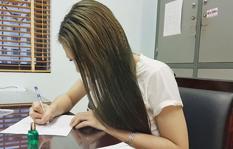 Cụ thể, ngày 24/5, Thu Thảo bị bắt tại nhà nghỉ trên đường Phạm Tuấn Tài, phường Cổ Nhuế 1 khi đang bán dâm cho 1 khách làng chơi với giá 3,5 triệu đồng với dịch vụ ngủ qua đêm.