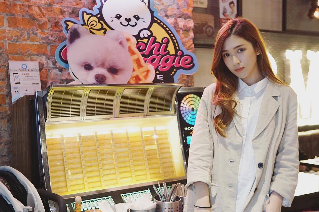 Có thể nói trong mỗi bức ảnh của mình, Lovell Tan đều thể hiện một thần thái không chê vào đâu được, có thể vì vẻ lạnh lùng bí ẩn của cô ấy khiến người ta cảm thấy tò mò.