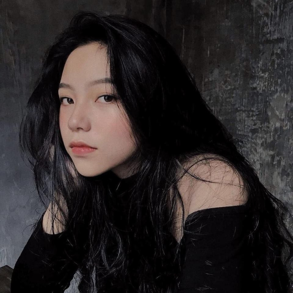 Thời gian qua, phần mềm quay clip Tik Tok lên ngôi và nhiều dân mạng tếu táo với nhau rằng muốn ngắm trai xinh, gái đẹp giờ không khó, chỉ cần mở Tik Tok lên là có. Điển hình như cô gái Đà Lạt với thần thái đặc biệt mới đây là một ví dụ cho nhan sắc được phát hiện trên phần mềm quay clip vui nhộn.