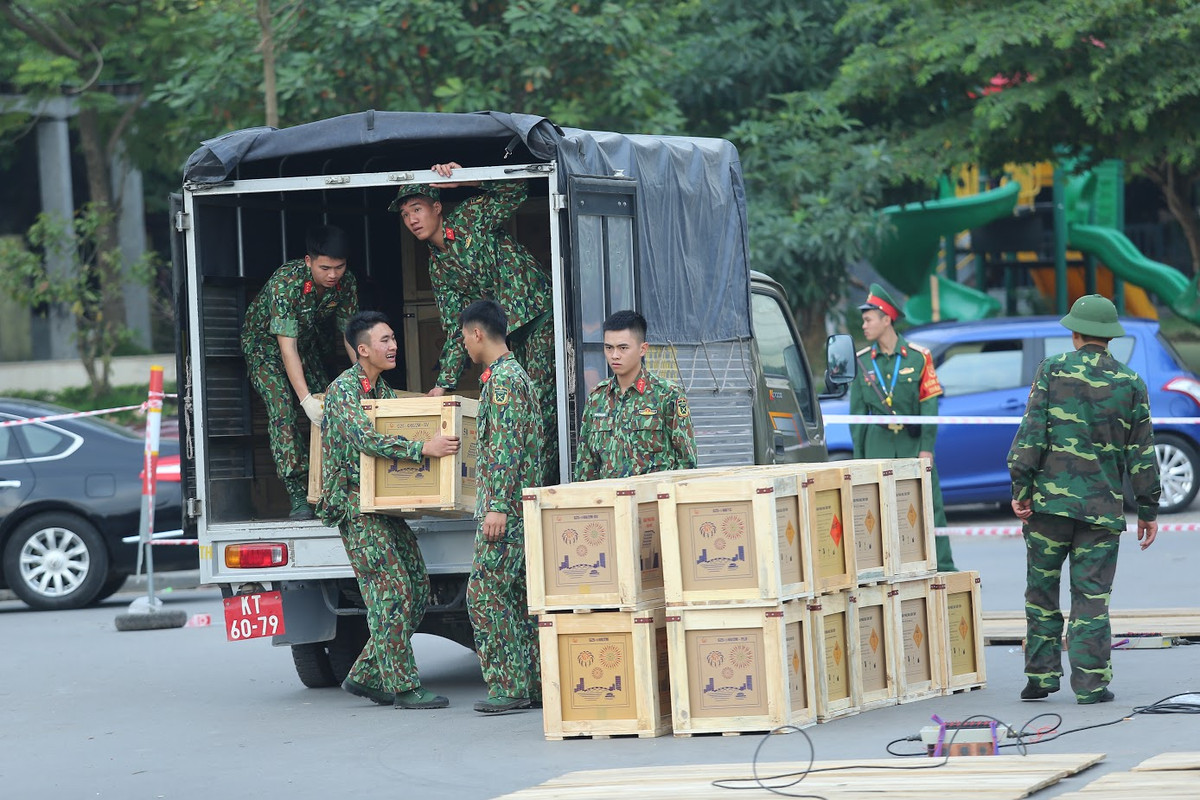 Đây là một trong 30 điểm bắn pháo hoa phục vụ người dân trong dịp Tết Kỷ Hợi 2019 tại thành phố Hà Nội.