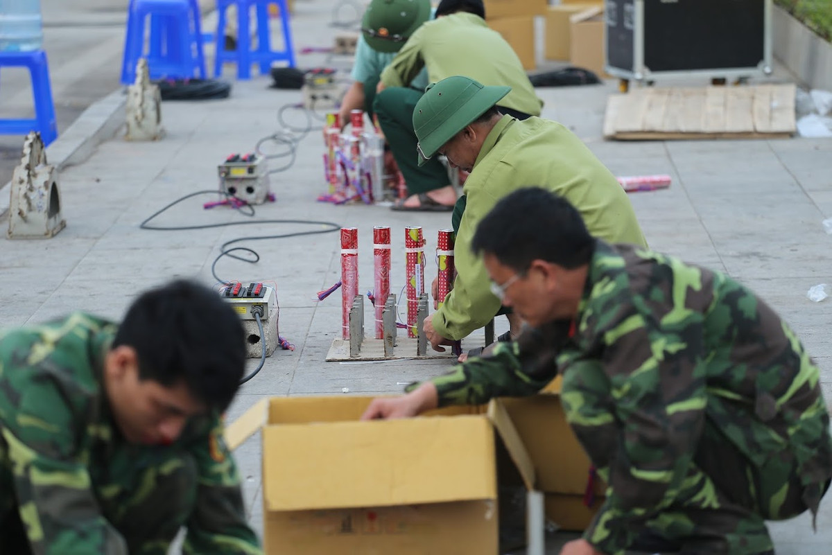 Ngoài việc bắn pháo hoa, đêm giao thừa tại Hà Nội sẽ diễn ra các chương trình nghệ thuật mừng Đảng - mừng Xuân tại các địa điểm quận, huyện.