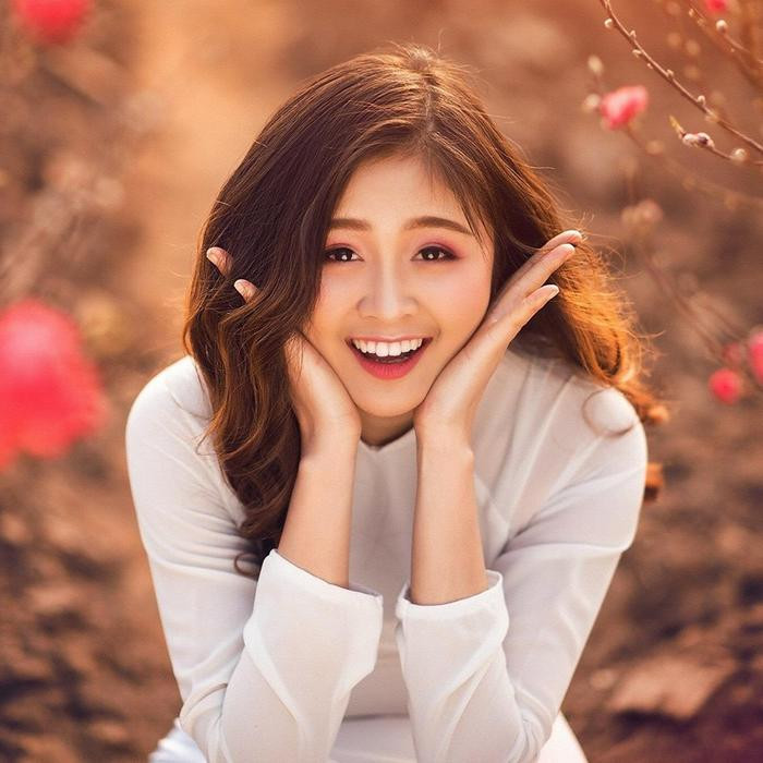 Không chỉ xinh đẹp, Bảo Ngọc còn sở hữu thành tích học tập nổi bật khi nhiều năm liền luôn là học sinh giỏi xuất sắc với điểm tổng kết đạt trên 9,0. Không chỉ xinh đẹp, Bảo Ngọc còn sở hữu thành tích học tập nổi bật khi nhiều năm liền luôn là học sinh giỏi xuất sắc với điểm tổng kết đạt trên 9,0.