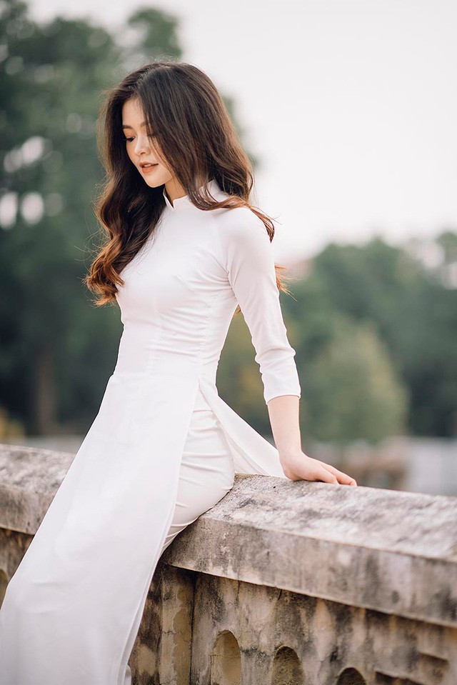 Được biết, bộ ảnh áo dài này của Bảo Ngọc là thời khắc đánh dấu chia tay thời sinh viên cô nàng.
