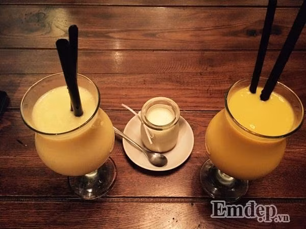 Với du khách phương xa chỉ ghé qua Hà Nội hoặc dừng chân ở Thủ đô chưa đến một ngày thì thong thả nhâm nhi cà phê hay thưởng thức ly trà ngon và nghỉ ngơi ở quán cũng là gợi ý thú vị trước khi bạn rời đi khám phá những địa danh đẹp khác ở miền Bắc.