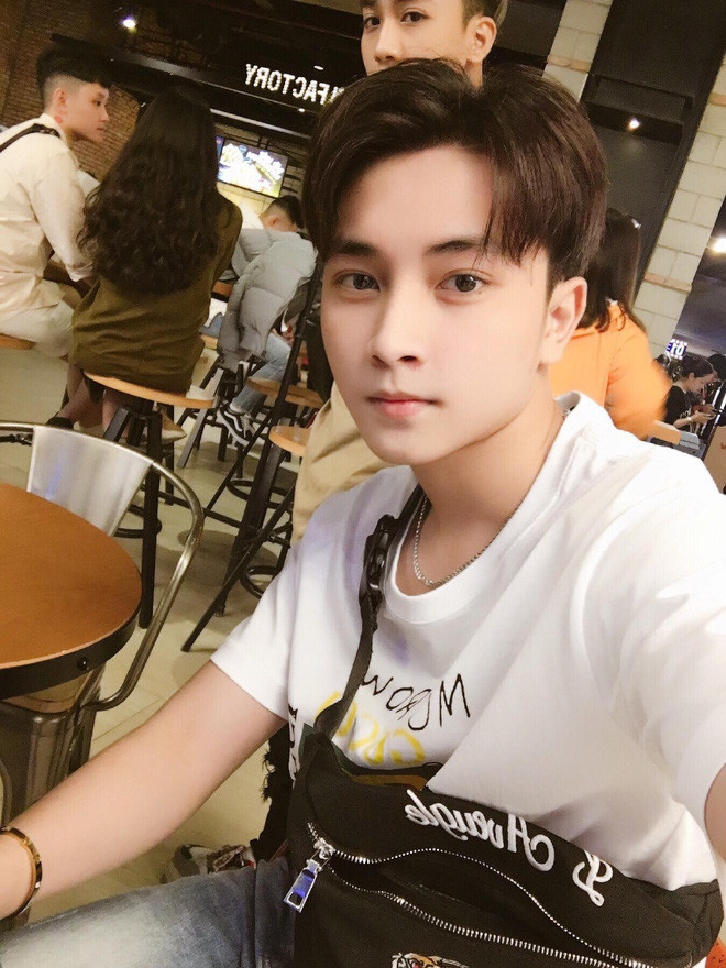 Nhờ trở thành "master" Tik Tok, Hoàn nhận được khoản thù lao là 300 USD/tháng (gần 7 triệu đồng), hợp đồng ký liên tiếp trong 6 tháng.