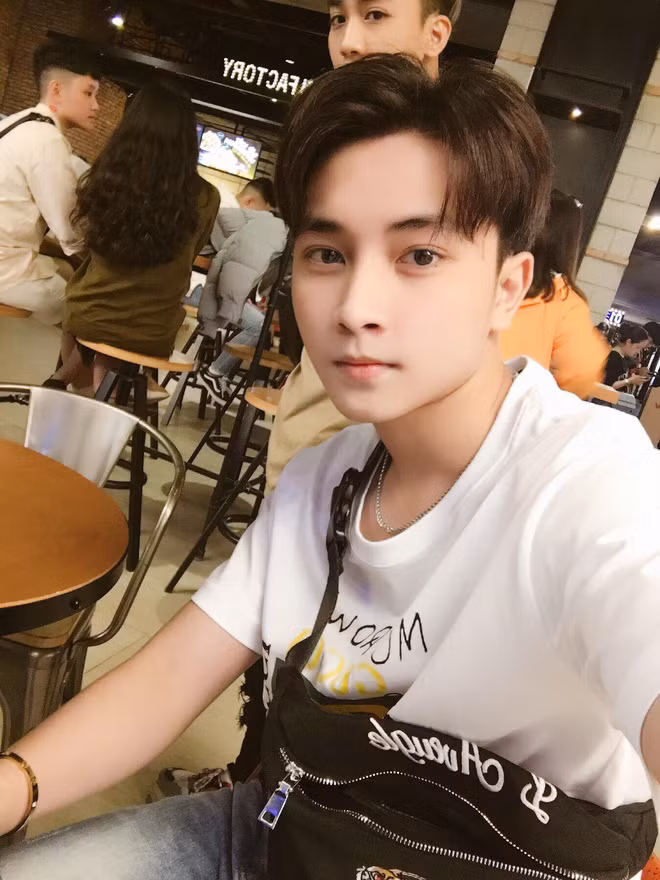 Nhờ trở thành "master" Tik Tok, Hoàn nhận được khoản thù lao là 300 USD/tháng (gần 7 triệu đồng), hợp đồng ký liên tiếp trong 6 tháng.