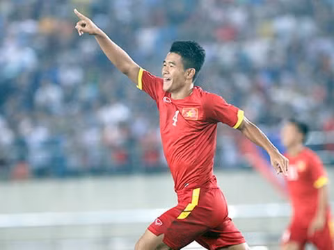 Nhưng tiền đạo Đức Chinh vẫn được HLV Hoàng Anh Tuấn tin tưởng tại chiến dịch vòng loại U19 châu Á vừa qua và chính cú đúp của cầu thủ này đã giúp U19 Việt Nam đánh bại U19 Hong Kong (TQ) với tỷ số 3-1.