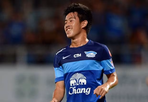 Worachit Kanitsribampen (Thái Lan) là đội trưởng của U19 Thái Lan tại vòng loại U19 châu Á. Bên cạnh đó, cầu thủ này còn là “ông chủ” tuyến giữa của U19 Thái và cầu thủ này cũng trở thành vua phá lưới vòng loại U19 châu Á với 6 bàn thắng.