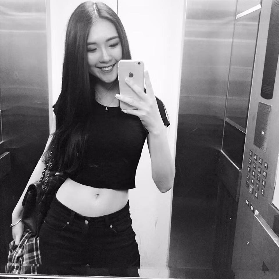 Không chỉ được biết đến bằng tài năng, Tường Linh còn khiến nhiều người ngưỡng mộ bằng sắc đẹp hình thể.