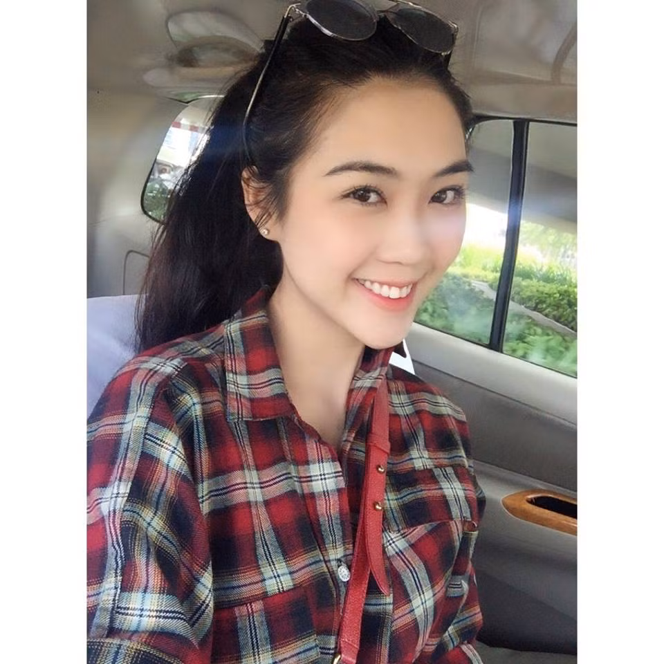 Lợi thế hình thể cũng như khuôn mặt đẹp đã giúp Tường Linh kiếm được thu nhập kha khá từ những hoạt động nghệ thuật của mình.