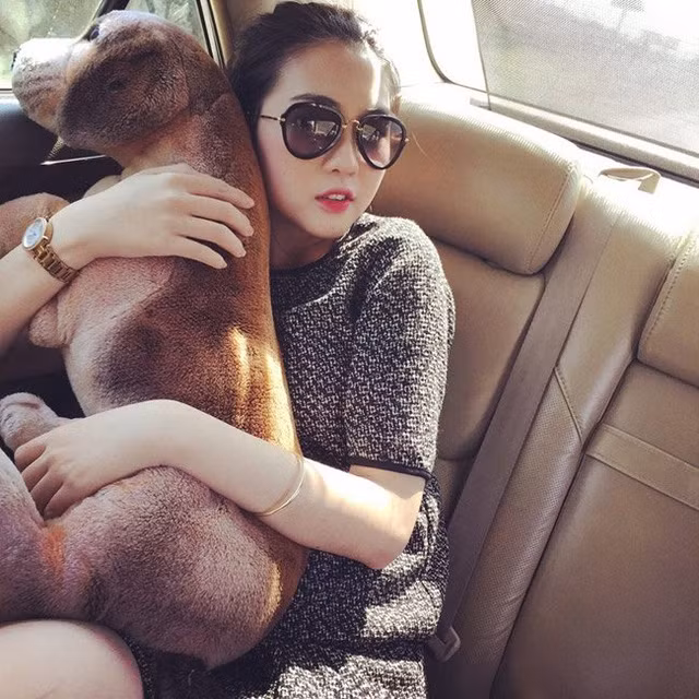 Nói về quyết định thi vào Học viện Hàng không Việt Nam với bạn bè và gia đình, Tường Linh nói rằng ngay từ bé cô đã có tình cảm đặc biệt với những chiếc máy bay. Tình yêu đó lớn dần theo năm tháng và quyết tâm thi vào ngôi trường đào tạo vô vàn "gái xinh" này để có cơ hội tiếp xúc thật nhiều với máy bay và trở thành tiếp viên hàng không trong tương lai.