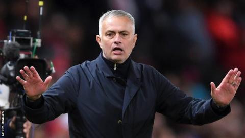 HLV Jose Mourinho sẽ có cuộc nói chuyện trực tiếp với Ed Woodward ở London trước khi bước vào cuộc họp quan trọng để quyết định tương lai với BLĐ MU.