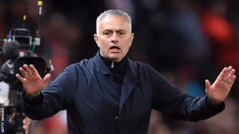 HLV Jose Mourinho sẽ có cuộc nói chuyện trực tiếp với Ed Woodward ở London trước khi bước vào cuộc họp quan trọng để quyết định tương lai với BLĐ MU.