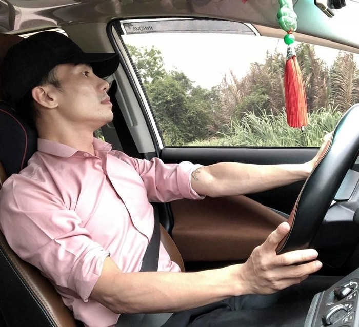 Sau thời gian đình đám, Kenny Sang khá bình lặng trong các phát ngôn cũng như nghĩ ra các chiêu trò. Thay vào đó, anh chàng chia sẻ những hình ảnh về cuộc sống trên trang cá nhân và chăm lo cho shop kinh doanh thời trang tại TP HCM.